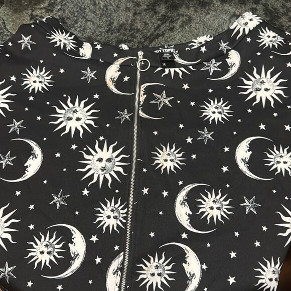 Hot topic, O-ring, zipper Black Celestial Print Skirt - Picture 3 of 5